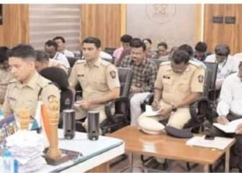 वर्धा सर्व पोलीस स्टेशन मधील अधिकारी व कर्मचारी यांच्या अडचणी, तक्रारी व सुचना जाणून घेण्यासाठी व त्यांचे प्रभावी निरसन करण्याचे उद्देशाने ई-दरबाराचे आयोजन.