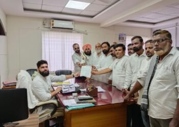 हिंगणघाट तालुक्यातील ११ पुल (अतिवृष्टी) पावसांने पूर्णपणे खरडून, वाहून गेल्याने ग्रामीण भागातील लोकांचा संपर्क ही तुटलेला आहे. पुलाची तात्काळ दुरुस्ती करा.