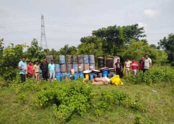 समुद्रपूर पोलीसांकडून गणेशपूर पारधी बेडा येथे अवैध दारू विरोधात प्रभावी वाॅशआउट मोहिम, 3 आरोपी अटक लाखोंचा मुद्देमाल नष्ट.