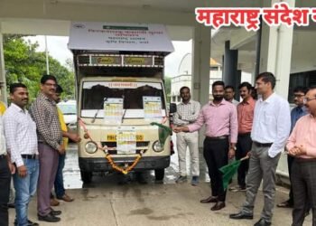 वर्धा: शेतामध्ये किटकनाशक फवारणी करण्याबाबत शेतकऱ्यासाठी  चित्ररथाचा माध्यमातून  जनजागृती.