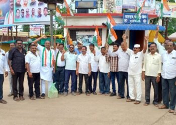 गडचिरोली: राहुल गांधी यांच्या शिक्षेला स्थगिती मिळाल्याने गडचिरोली काँग्रेसच्या वतीने आनंदोत्सव साजरा.