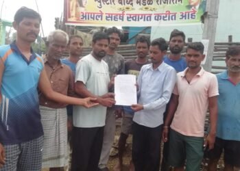 वीज महावितरणचा हलगर्जी कारभार, राजाराम येतील दलित वस्तीत, पावसाळा, हिवाळा, उन्याळ्यात होतोय कमी दाबाचा विजेचा पुरवठा.