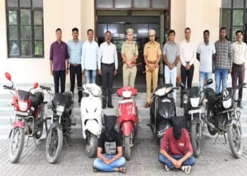 वर्धा: चोरीची दुचाकी विकायला आला अन् पोलिसांच्या जाळ्यात अडकला, चौघांना अटक; 7 चोरीच्या दुचाकी हस्तगत.