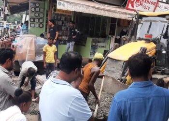 वर्धा शहरातील रोड कामाची कॉलिटी बेकार असल्याने काम बंद, परिसरातील नागरिकांना त्रास, एमआयएम ने दर्शवला विरोध.