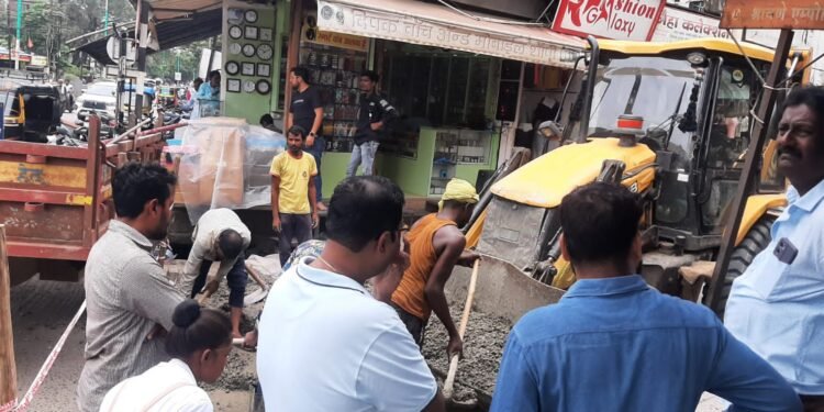 वर्धा शहरातील रोड कामाची कॉलिटी बेकार असल्याने काम बंद, परिसरातील नागरिकांना त्रास, एमआयएम ने दर्शवला विरोध.