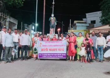 हिंगणघाट शहरात शासकीय वैद्यकिय महाविद्यालयाचे निर्मितीच्या मागणीसाठी 70 दिवसांपासुन सुरू, क्रांती मशाल मार्च संपन्न.