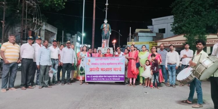 हिंगणघाट शहरात शासकीय वैद्यकिय महाविद्यालयाचे निर्मितीच्या मागणीसाठी 70 दिवसांपासुन सुरू, क्रांती मशाल मार्च संपन्न.