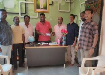 अहेरी येथील बुद्ध विहाराच्या जीर्णोद्धार करण्यासाठी माजी जि.प.अध्यक्ष अजय कंकडालवार यांचा कडून आर्थिक मदत.