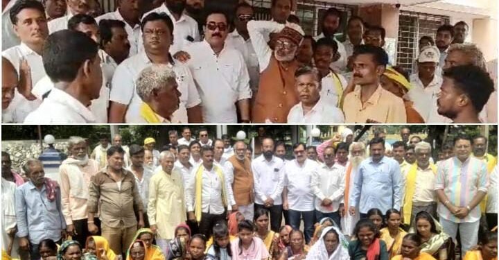 नागपुर: काटोल येथे सर्वपक्षीय जनआक्रोश मोर्चा व संविधान बचाव मार्च काडून शासनाचा निषेध.