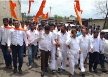 शिवसेने ठाकरे पक्षाची जेएसडब्लू कंपनीवर जोरदार धडक, शिवसेनेच्या आक्रमक भूमिकेपुढे कंपनी प्रशासन नरमले.