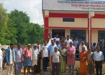 अहेरी: माजी जि.प अध्यक्ष अजयभाऊ कंकडालवार यांच्या हस्ते छल्लेवाडा येथील नवीन वर्गखोलीचे लोकार्पण.