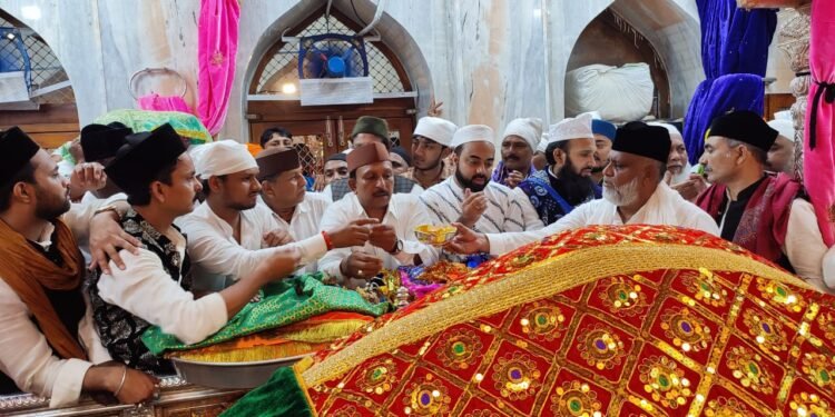 बाबा ताजुद्दीन औलिया यांच्या 101 व्या वार्षिक उर्स निमित्त श्री. क्षेत्र वाकी दरबार काढण्यात आला शाही संदल.