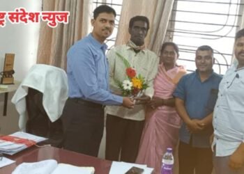 सांगली: सहाय्यक कामगार आयुक्त मुज्जमिल मुजावर यांचे वंचित बहुजन माथाडी ट्रान्सपोर्ट व जनरल कामगार युनियने मानले आभार.