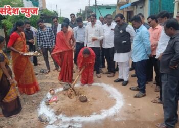 पदयात्रा काढत कॅबिनेट मंत्री धर्मराव बाबा आत्राम यांनी केले विविध विकास कामांचे भूमिपूजन.