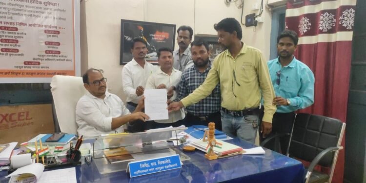 पत्रकार महाजन यांना मारहाण केलेल्या हल्लेखोरावर कडक कारवाई करा, सिरोंचा डिजिटल मीडिया पत्रकारांनी निषेध व्यक्त करत मुख्यमंत्री यांच्याकडे कारवाईची मागणी.