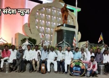 शासकीय वैद्यकीय महाविद्यालय हिंगणघाट येथे व्हावे यासाठीबॅड वाजवून शासनाचे लक्ष वेधले.