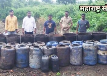 समुद्रपूर पोलीसांकडून गणेशपूर पारधी बेडा येथे वॉशआउट मोहिम दरम्यान 1,18,500 रू. चा मुद्देमाल केला नष्ट.