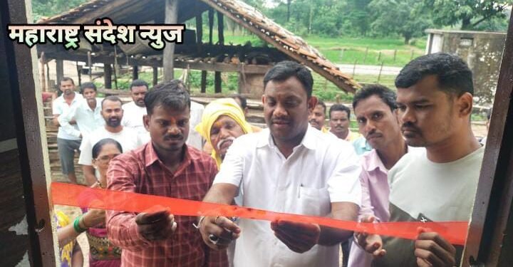 गोलाकर्जी येते माजी जि.प अध्यक्ष अजय कंकडालवार यांच्या हस्ते नवीन अंगणवाडी खोलीचे उद्घाटन.