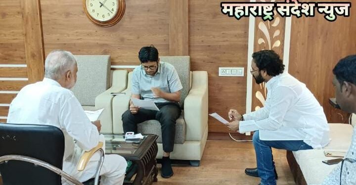 सिंदी रेल्वेतील रखडलेल्या पुलाचे काम त्वरित सुरू करा, नगर परिषद सिंदी रेल्वे येथे कायमस्वरूपी मुख्याधिकारी द्या.