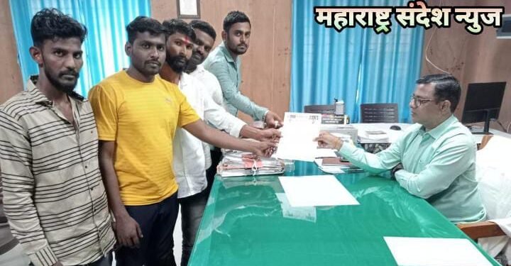 कोरडा दुष्काळ जाहीर करा कोपरगाव स्वराज्य संघटनेच्या वतीने जिल्हाधिकारी यांना मागणी.