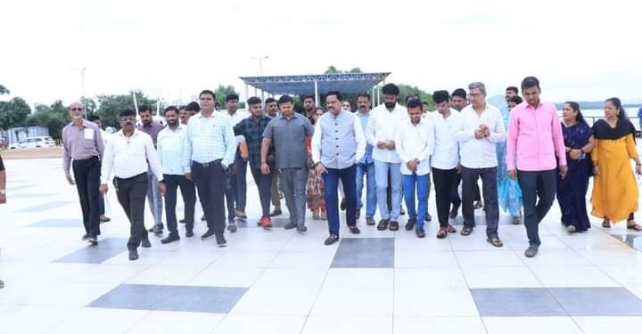 जलवाहतुकीसाठी ठाणे लवकर सज्ज होणार;खासदार राजन विचारे यांच्या पाठपुराव्याने कोलशेत येथे जेट्टीच्या कामाला लवकर सुरुवात.