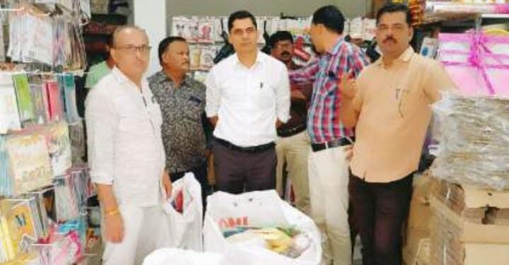 जिल्हात सर्हास प्रतिबंधित प्लॉस्टिकचा वापर, हिंगणघाट आणि वर्धेतून 4.52 टन प्रतिबंधित प्लॉस्टिक जप्त.