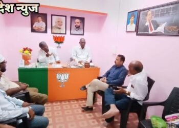 भारतीय जनता पार्टीच्या वतीने राजुरा तालुक्यातील वीरूर स्टेशन येथे राबवण्यात आले घर चलो अभियान.