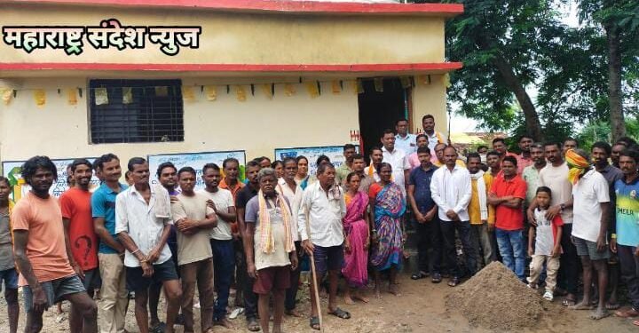 झिमेला येते नवीन अंगणवाडी खोलीचे माजी जि.प.अध्यक्ष अजय कंकडालवार यांच्या हस्ते उद्घाटन.