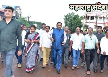 एटापल्लीत दाखल होताच नामदार धर्मराव बाबा आत्राम यांना फुलांचा वर्षा, मंत्रिपद मिळाल्यावर आत्राम यांची पहिली भेट.