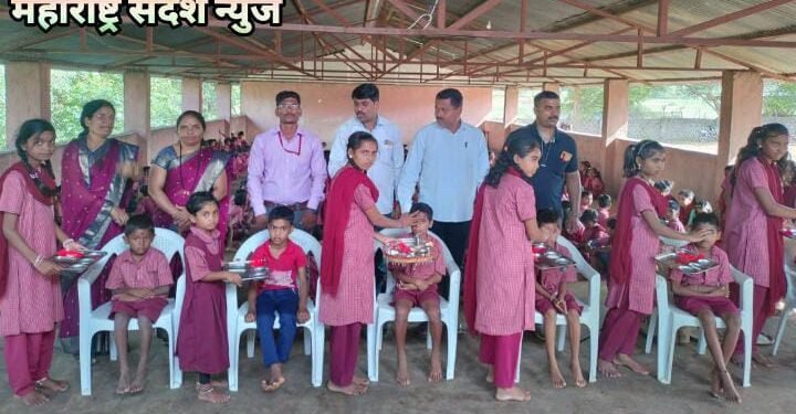नाशिक: मधुकररावजी पिचड प्राथमिक आश्रम शाळा शेरी येथे आदिवासी मुला मुलींसोबत रक्षाबंधन मोठ्या उत्साहात साजरा.