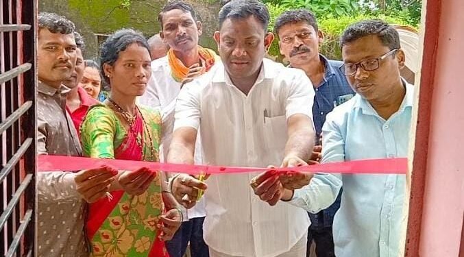 अहेरी तालुक्यातील झिमेला येते जिल्हा परिषद शाळेच्या नवीन वर्ग खोलीचे उद्घाटन संपन्न.