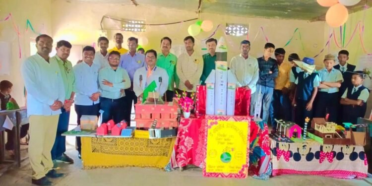 डॉ.बाबासाहेब आंबेडकर विद्यानिकेतन पिंपरखेडा (ग) ता. परतुर येथील शाळेमध्ये भव्य शालेय स्तरावरील विज्ञान प्रदर्शनाचे आयोजन.