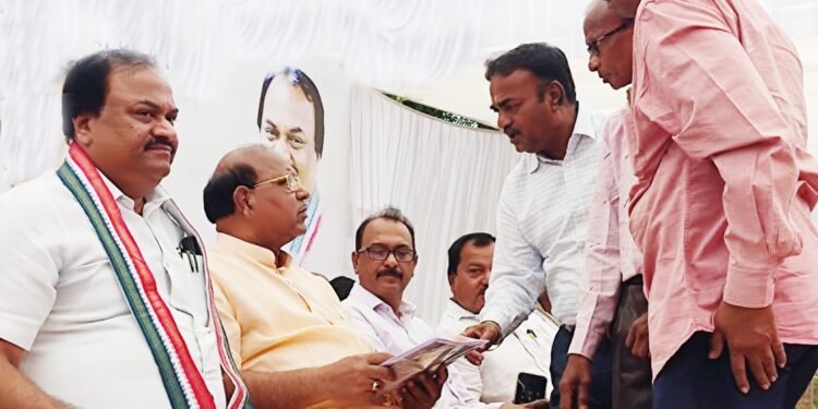 हिंगणघाट रेल्वे स्थानकावर रेल्वे गाड्यांचे थांबा देण्यात यावा, वर्धा – बल्लारशाह यात्री संघाची मागणी.