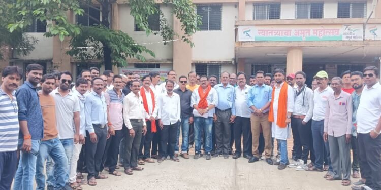 हिंगणघाट नगर पालिकेच्या चुकीच्या धोरणामुळे नागरिकांना नाहक त्रास: शिवसेना व वंचित आक्रमक.