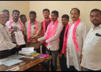 20 वर्षांपासून जिवती तालूका उपेक्षित, मूख्य प्रवाहात आणा, विविध मागण्यांसाठी बीआरसएस च्या वतीने तहसीलदारांना निवेदन.