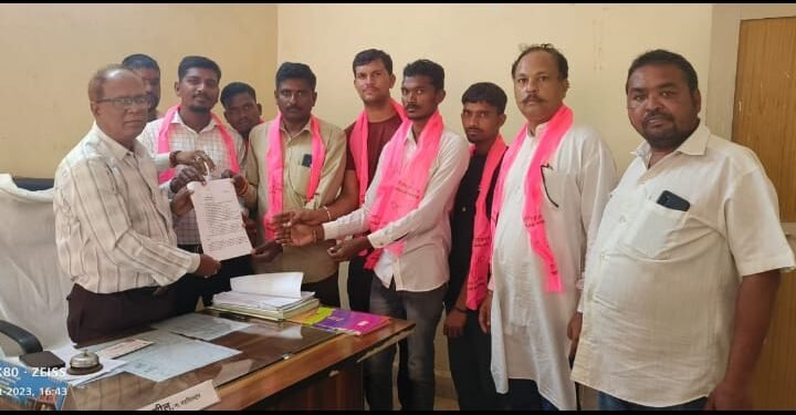 20 वर्षांपासून जिवती तालूका उपेक्षित, मूख्य प्रवाहात आणा, विविध मागण्यांसाठी बीआरसएस च्या वतीने तहसीलदारांना निवेदन.