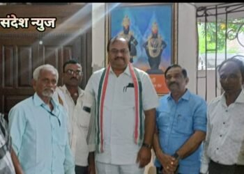 नैसर्गिक आपत्तीग्रस्तांना शासकिय मदत, आ. समिर कुणावार यांचे हस्ते ११ कुटुंबीयांना धनादेशाचे वितरण.