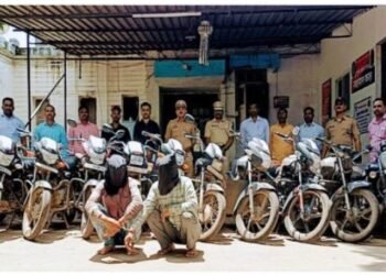 दुचाकी ठेवा, पैसे आणून देतो असे सांगून मनी ट्रान्सफर सेंटर करून पैसे घेऊन धूम ठोकणारे चोरटे देहूरोड पोलिसांच्या ताब्यात.