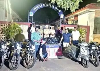 पुणे: मुंढवा पोलिसांची धडक कारवाई, घरफोडी, वाहन चोरी करणाऱ्यांना आरोपाला ठोकल्या बेड्या, 7 लाखांचा मुद्देमाल जप्त.