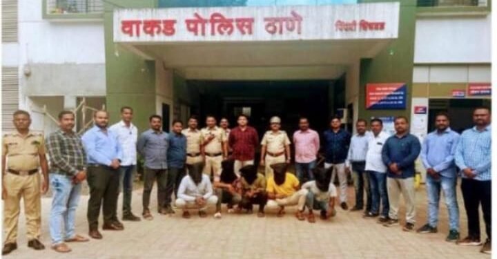 सोन्याचे दागिने जबरीने चोरण्याचा प्रयत्न करणाऱ्या व कट रचणाऱ्या सोनारासह 5 आरोपीला वाकड पोलिसांनी ठोकल्या बेड्या.