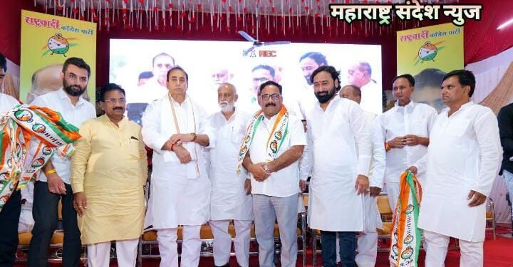 माजी गृहमंत्री अनिल देशमुख जिल्हाध्यक्ष सुनिल राऊत यांच्या प्रमुख उपस्थितीत अतुल वांदिले यांच्या नेतृत्त्वात अनेकांनी केला राष्ट्रवादी काँग्रेस मध्ये पक्षप्रवेश.