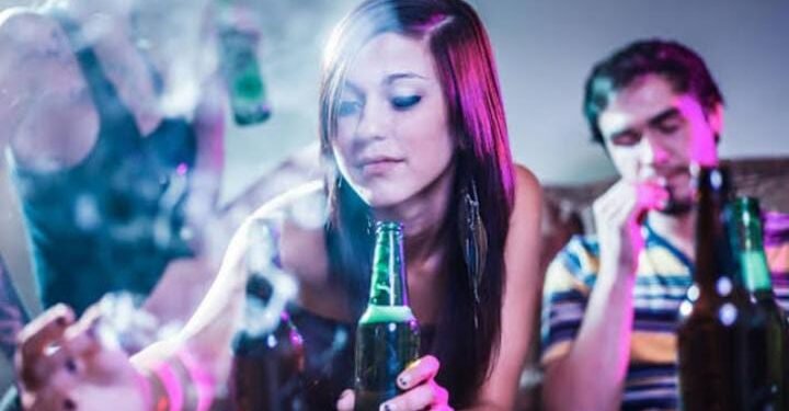 नागपूर येथील पबमध्ये तरुणींना ड्रग्स पुरवणाऱ्या दोघांना पोलिसांनी ठोकल्या बेड्या, तिसरा फरार.