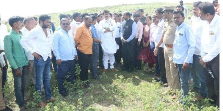 जिरेवाडी येथील कृषी महाविद्यालय आणि संशोधन केंद्राच्या जागेची कृषिमंत्री धनंजय मुंडे केली पाहणी !
