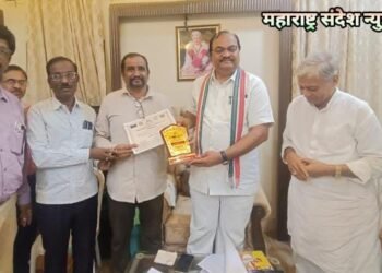 संजय गांधी विद्यालय हिंगणघाट येथील शिक्षक मिलींद दिक्षित यांना राज्यस्तरीय कर्तृत्वान शिक्षक पुरस्कार प्रदान.