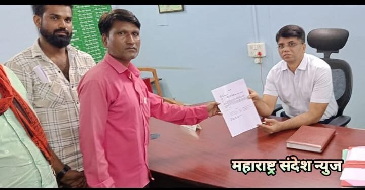 अकोला जिल्हा रुग्णालय समोर खाजगी रुग्णवाहिकेला पार्कीग व्यवस्था द्या, भिमराजे रुग्णवाहिका संघटनेची मागणी.