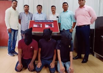 “गुन्हेगारी पार्श्वभूमी असलेल्या आरोपीताकडून ०२ पिस्टल, ०३ जिवंत काडतुस असा एकूण १,००,६००/-रु. मुददेमालासह ०३ आरोपीतांना युनिट २ कडून अटक करण्यात यश