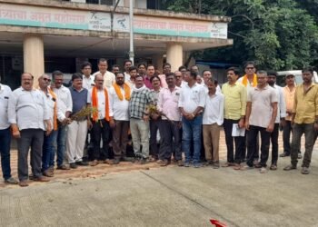 हिंगणघाट: कंत्राटी कर्मचारी अध्यादेश रद्द करावा म्हणून मुख्यमंत्र्यांना शिवसेना ठाकरे व वंचित बहुजन आघाडीचे निवेदन.