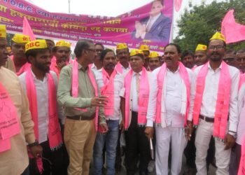 ओबीसी आरक्षणासाठी भारत राष्ट्र समितीच्या वतीने समुद्रपूर येथे डॉ. उमेश वावरे यांच्या नेतृत्वात भव्य मोर्चा.