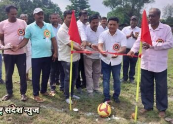 मूलचेरा तालुक्यातील हरिनगर येथील फूटबॉल सामन्याचे माजी आमदार दिपक दादा आत्राम यांच्या हस्ते उदघाटन.