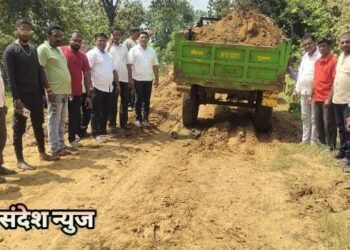 माजी आमदार दिपकदादा आत्राम यांनी मूलचेरा तालुक्यातील रस्त्याची केली स्वखर्चाने  दुरुस्ती, प्रशासन झोपेत.